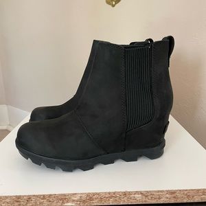 Sorel Black leather Joan of arctic wedge 2 Chelsea boot